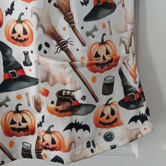Halloween medical scrub top with 2 large front pockets ghosts pumpkins Sz S NWOT - Picture 6 of 8